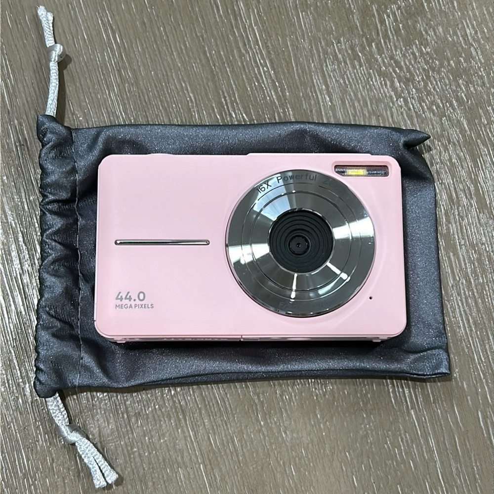 BRAND NEW DIGITAL CAMERA